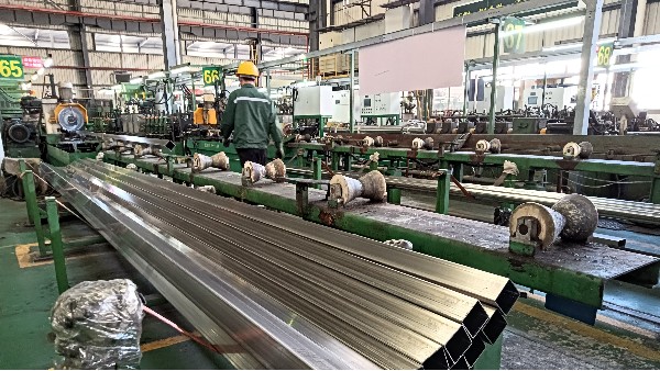 無(wú)縫與有縫：一場(chǎng)關(guān)乎安全與經(jīng)濟(jì)的對(duì)話